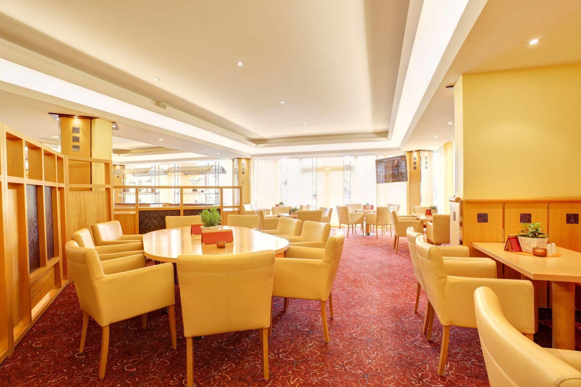 Hotel Abacus Tierpark 4*